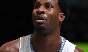 开云首页体验-美记：勇士曾与灰熊谈判小贾伦，但随后将重心转向字母哥