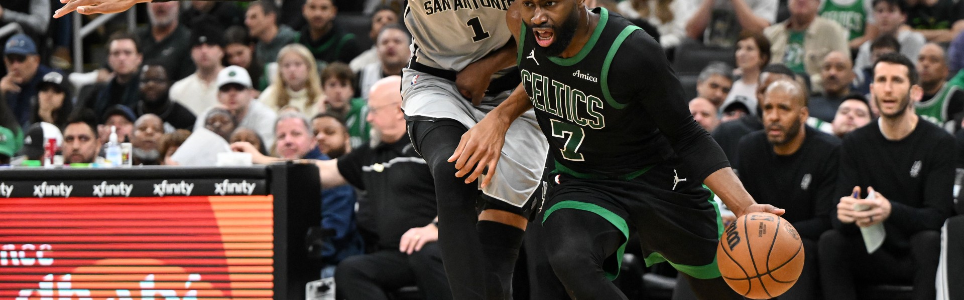 塔图姆：不认同杰伦·布朗被驱逐的判罚 这可是全美直播的比赛